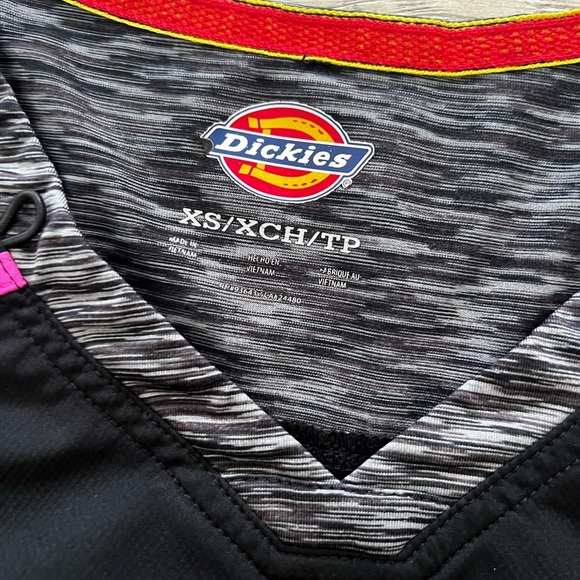 Dickies Black and Pink Fitted scrub top - Picture 4 of 4